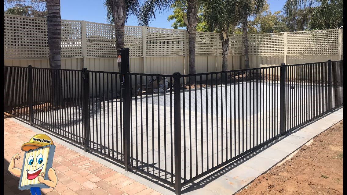 Flat top pool fence